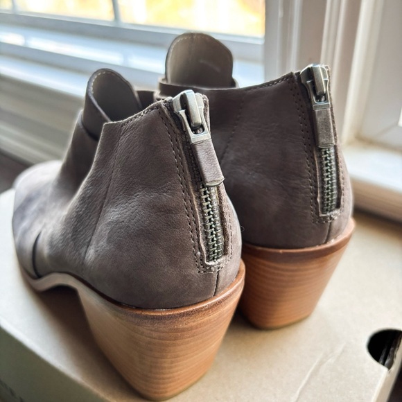 Eileen Fisher Gray Leather Ankle Booties - Picture 5 of 8